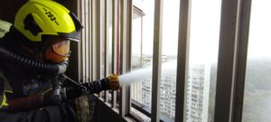Пожарный извещатель - современное устройство, которое постепенно входит в обиход жителей многоквартирных и частных домов.