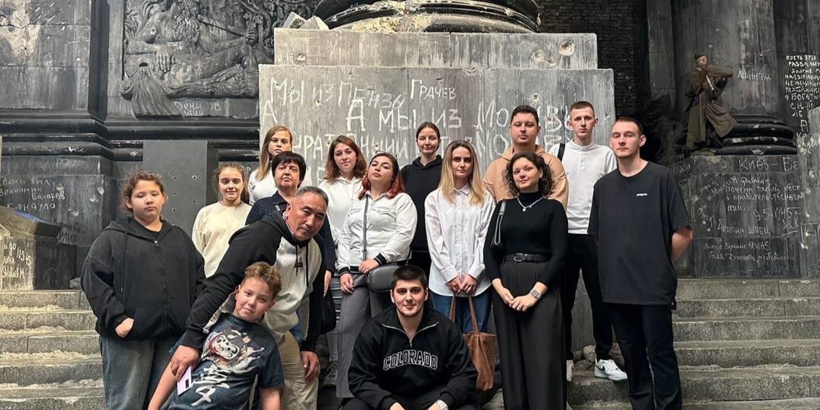 Дань уважения героизму прошлого: как Служба 112 Москвы организовывает культурно-патриотические мероприятия для работников и их семей