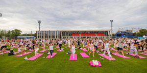 «Красота в движении», «Примерочная супергероя» и ньюфаундленды. Как проходит форум «Москва 2030» в «Лужниках»