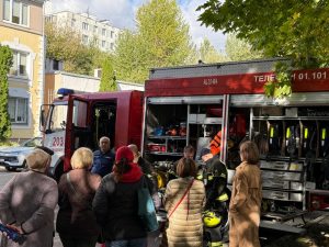 Столичные пожарные провели мастер-класс для жителей округа